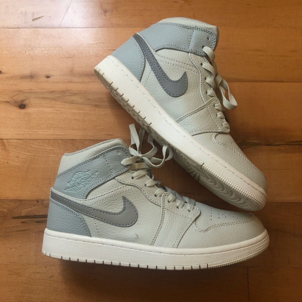 Air Jordan 1 Mid aj1 Haze Grey basketball shoes
